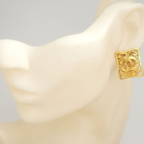 CHANEL CC Logos Square Clip-On Earrings Gold Tone 95A Auth p115-1 - Picture 2 of 5